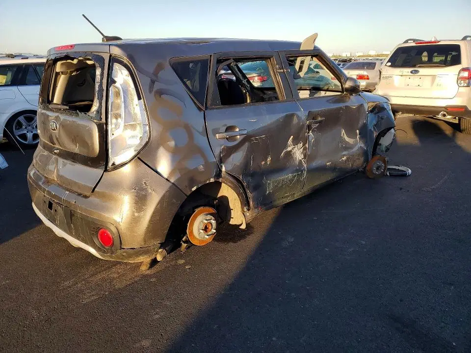 2018 KIA Soul VIN KNDJP3A50J7531171 фото 3