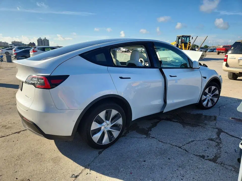 2020 TESLA MODEL Y VIN 5YJYGDEE6LF043015 фото 3