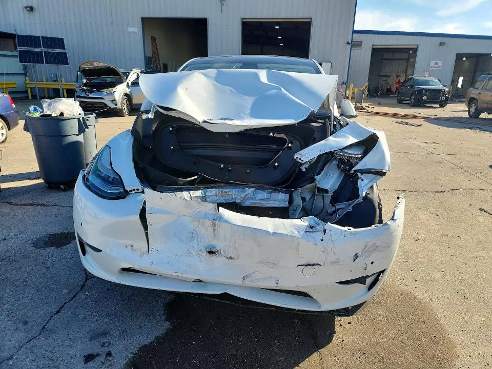 2020 TESLA MODEL Y VIN 5YJYGDEE6LF043015 фото 4