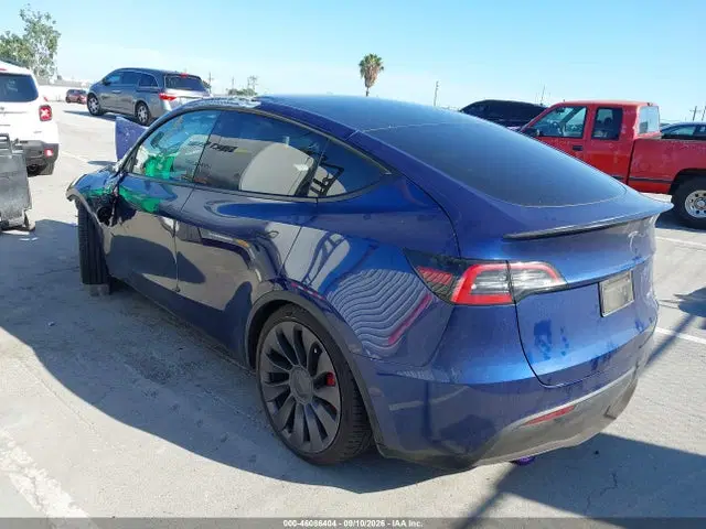 2023 Tesla Model Y Performance Dual Motor All-wheel Drive VIN 7SAYGDEF6PF600930 фото 3