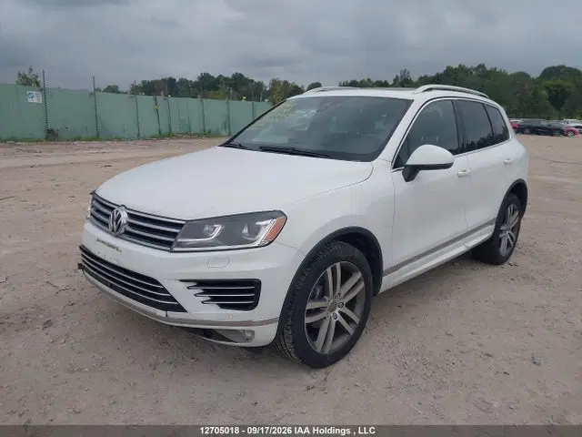 2017 Volkswagen Touareg VIN WVGHF7BP4HD001866 фото 2