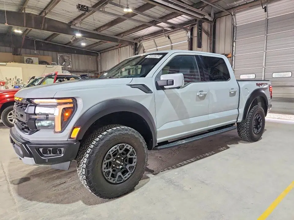 1FTFW1RG8SFC13101 — 2025 Ford F150, передняя часть, фото до ремонта
