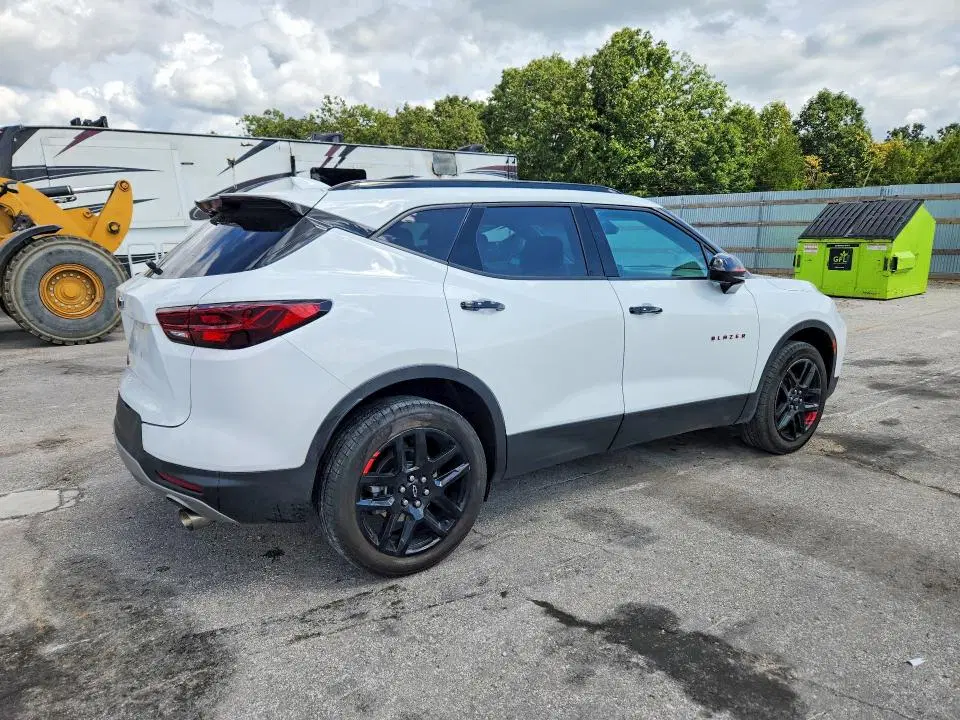 2024 CHEVROLET BLAZER VIN 3GNKBCR4XRS168218 фото 3
