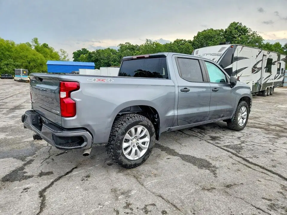 2021 CHEVROLET SILVERADO VIN 3GCPYBEK3MG242795 фото 3