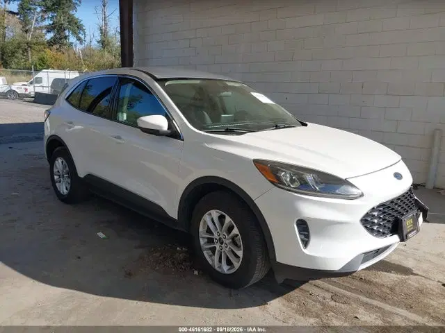 1FMCU9G62LUA86324 — 2020 Ford Escape SE, Передняя часть, фото до ремонта