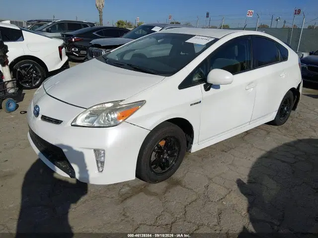 2015 Toyota Prius Two VIN JTDKN3DU3F1898492 фото 2