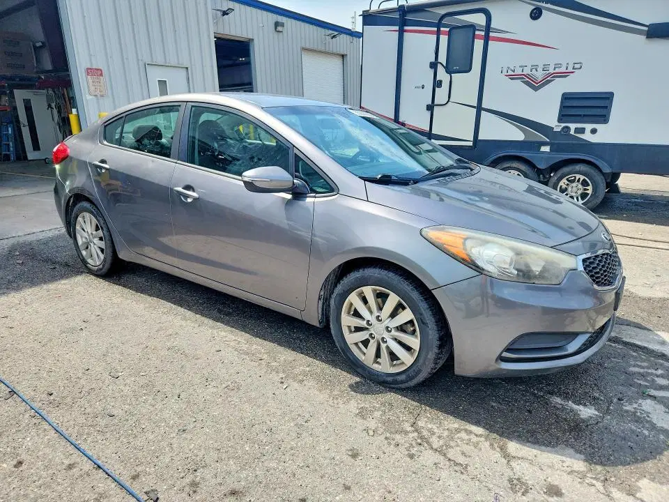 2016 KIA FORTE VIN KNAFX4A6XG5508843 фото 4