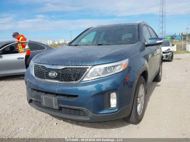 2014 KIA SORENTO LX VIN 5XYKTDA70EG483431 фото 2