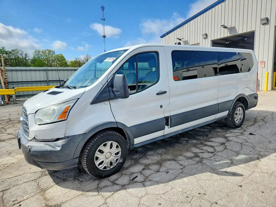 1FBZX2YM1FKA83848 — 2015 Ford Transit, Передняя часть, фото до ремонта