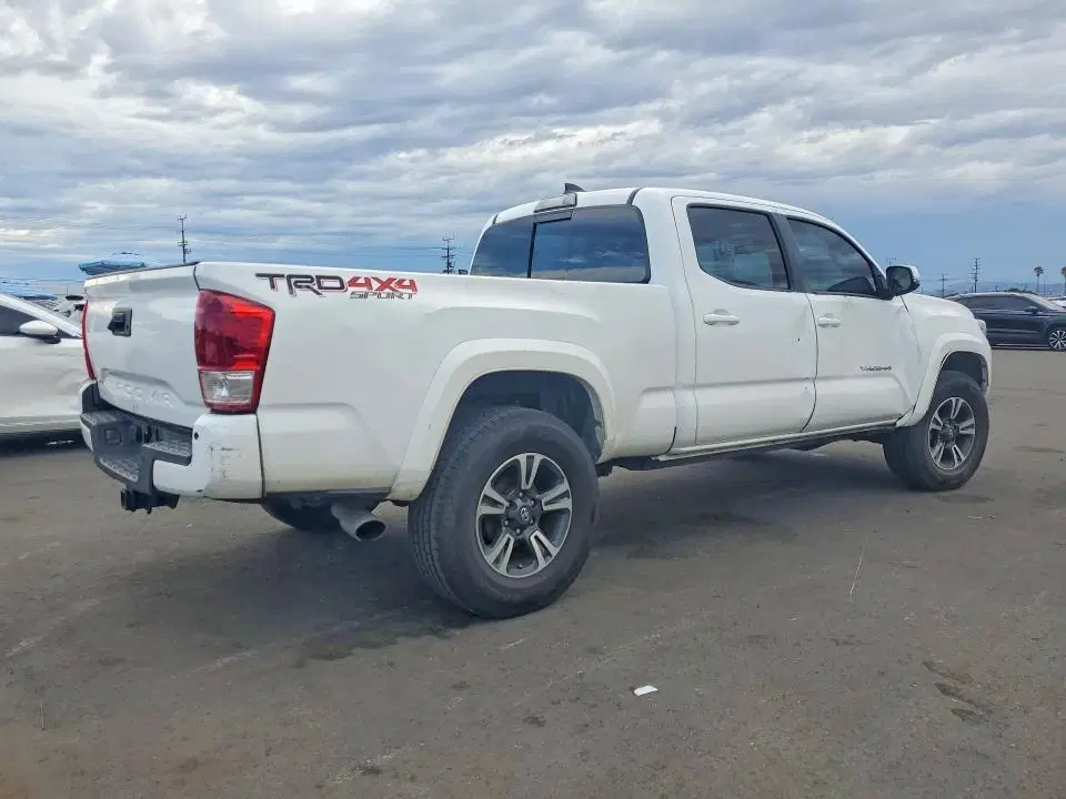 2018 Toyota Tacoma VIN 3TMDZ5BN2JM041869 фото 3