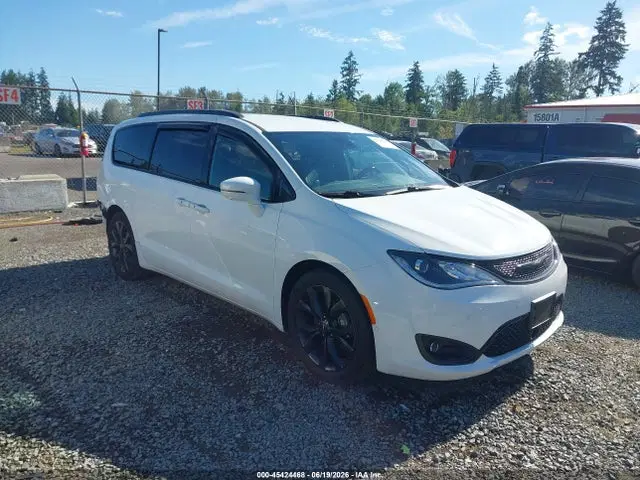 2C4RC1GG8JR358350 — 2018 Chrysler Pacifica Limited, задняя часть, фото до ремонта
