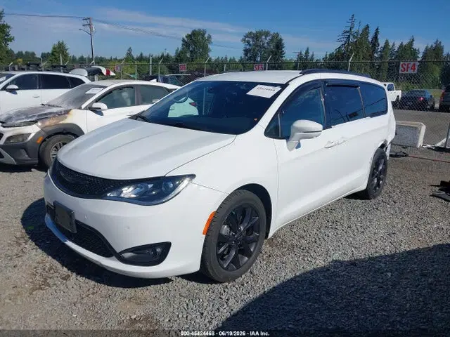 2018 Chrysler Pacifica Limited VIN 2C4RC1GG8JR358350 фото 2