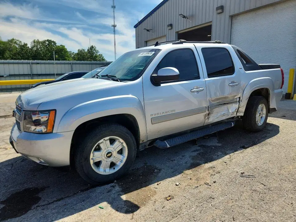 3GNTKFE72CG237337 — 2012 Chevrolet Avalanche, Боковая часть, фото до ремонта