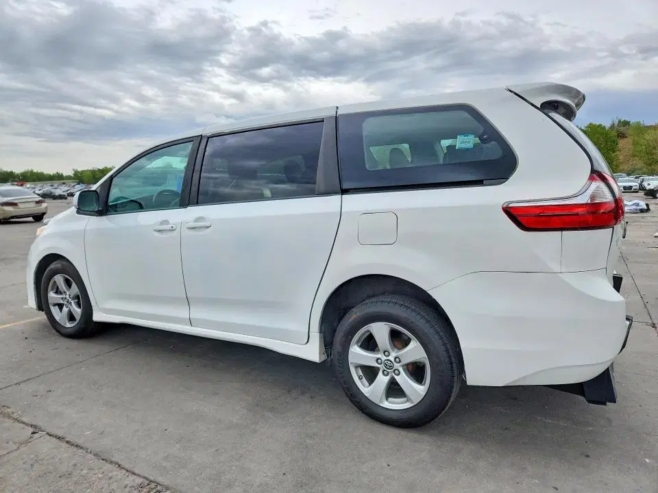2018 Toyota Sienna VIN 5TDZZ3DCXJS948696 фото 2