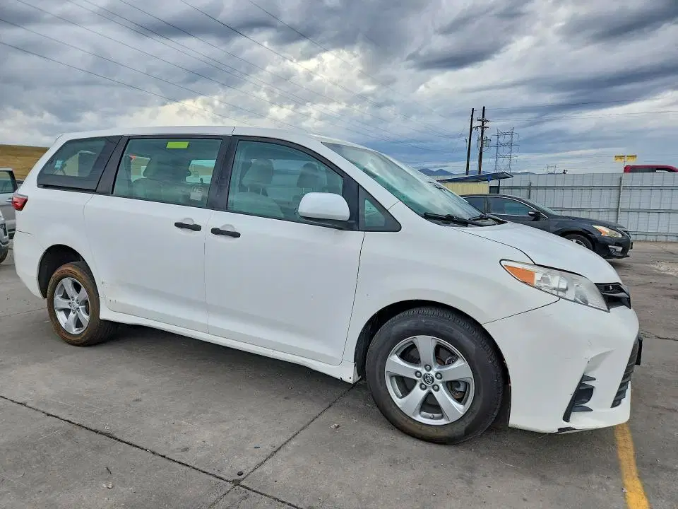 2018 Toyota Sienna VIN 5TDZZ3DCXJS948696 фото 4