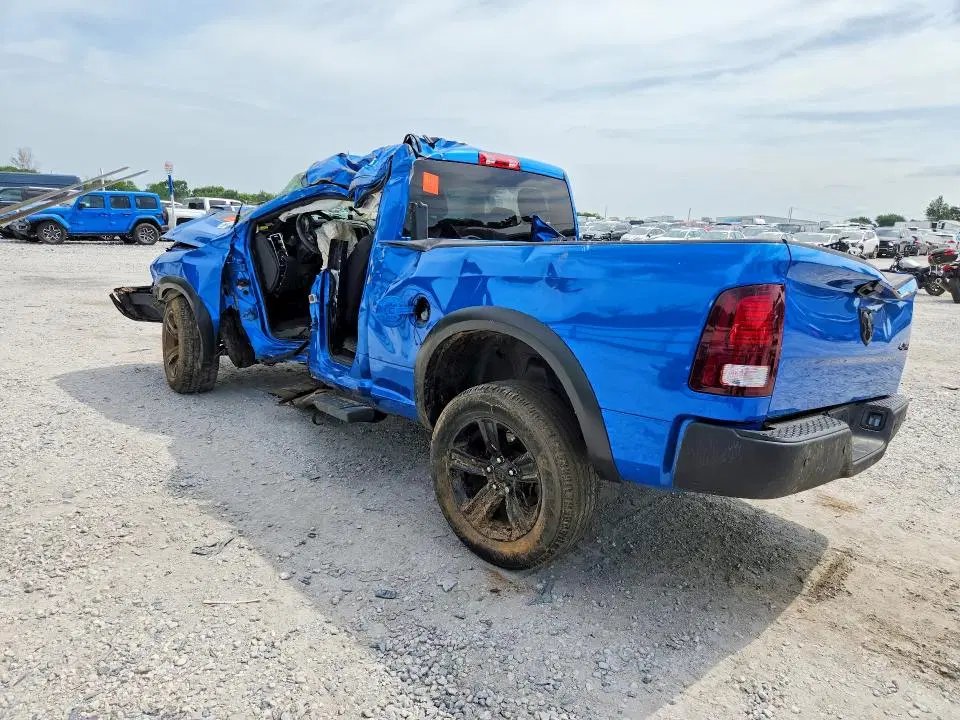 2023 RAM 1500 CLASSIC VIN 1C6RR7GG3PS556429 фото 2