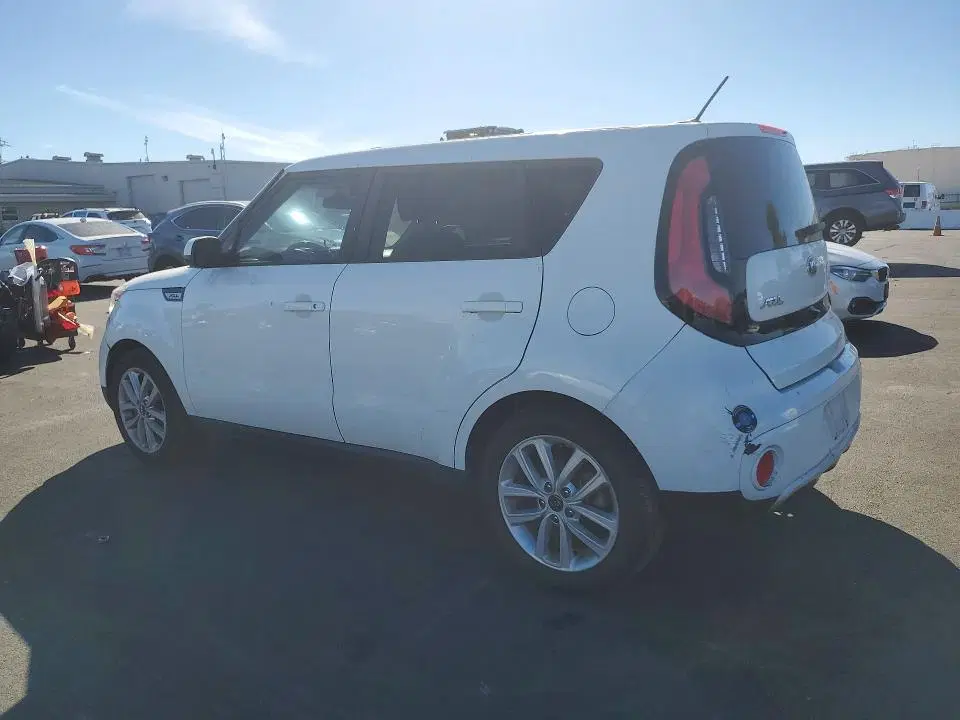 2018 KIA Soul VIN KNDJP3A54J7889986 фото 2