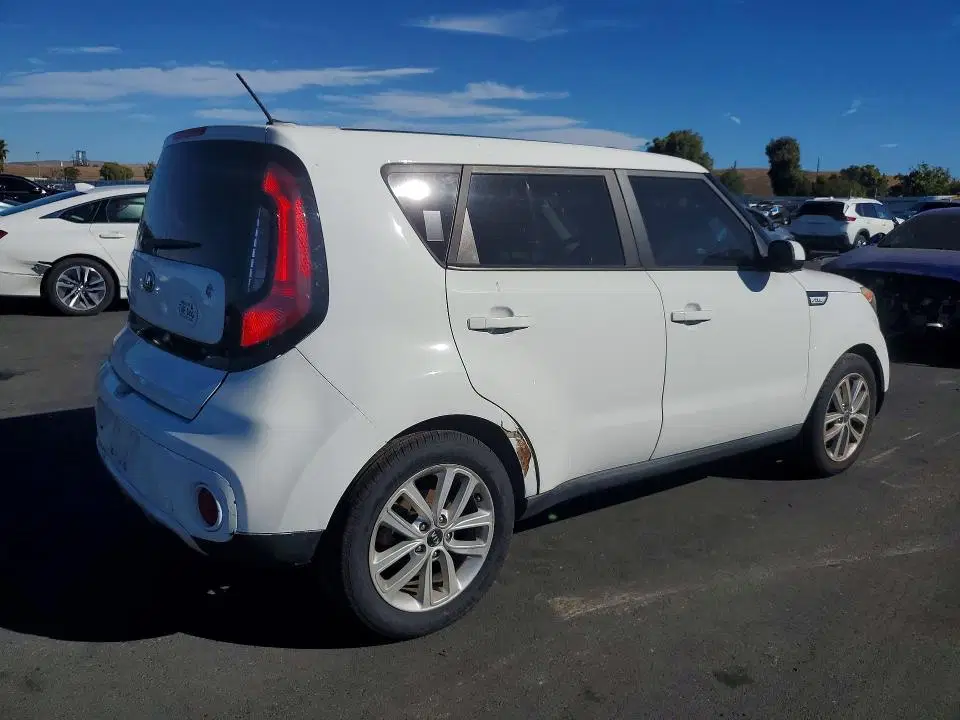 2018 KIA Soul VIN KNDJP3A54J7889986 фото 3